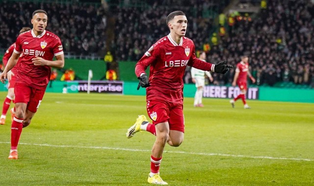 欧联淘汰赛附加赛4-1：德甲第4大胜欧冠前冠军，占得先机