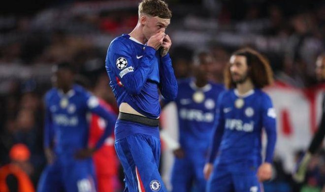 2-8让切尔西球迷怒了 中场提前退场+狂嘘主帅 当新老板面高呼阿布