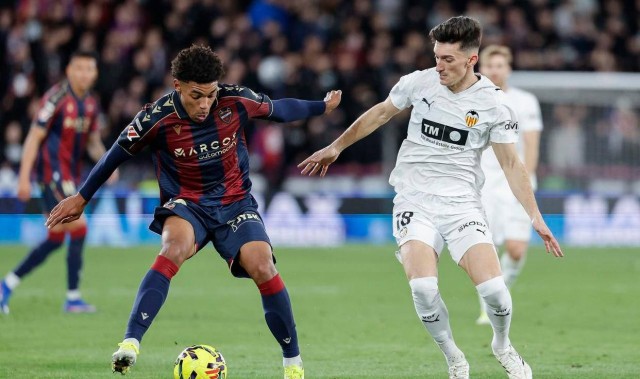 2-0，昔日曼联天才闪耀西甲：锋芒毕露助力瓦伦西亚终结三连败