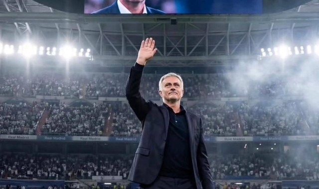 一场1-0，让穆帅心碎！本菲卡的争冠梦破灭，欧战资格岌岌可危