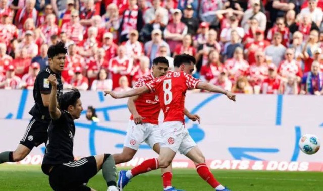 拜仁遭遇重创！半场落后三球，四年来首次，乌尔比希表情尴尬