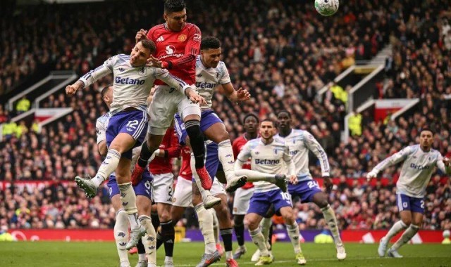 曼联3-1维拉巩固前三！卡里克后发制人成功，空霸卡塞米罗破局助攻王B费破纪录