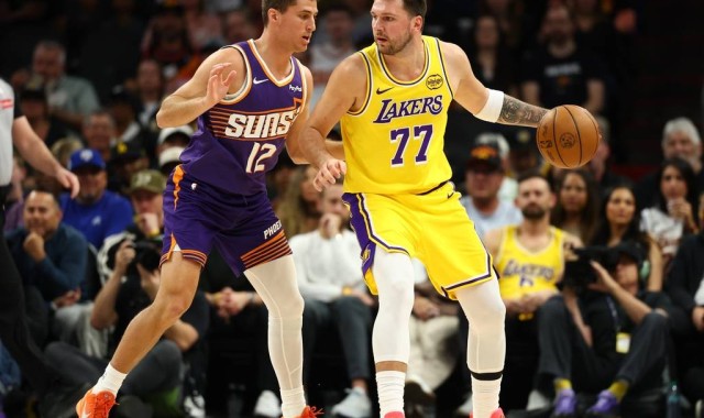 东契奇空砍41+8+8老詹15分 奥尼尔三分绝杀湖人不敌太阳