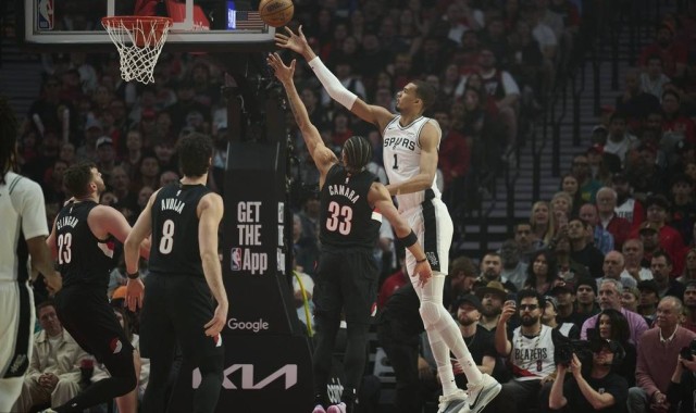 文班亚马27+11福克斯28+6+7 马刺战胜开拓者总分3-1